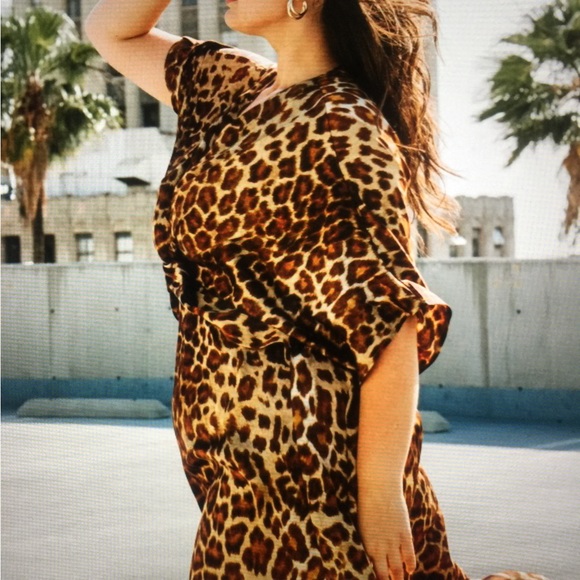 Leopard satin plus size dress - Picture 9 of 10